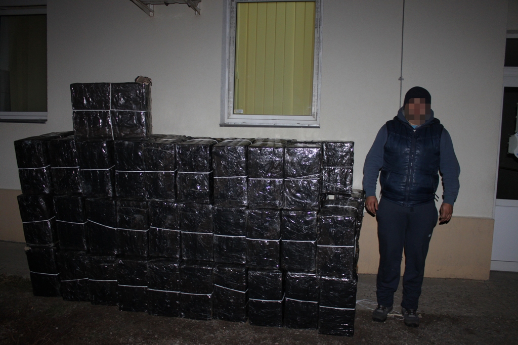 Percheziţii, urmăriri în trafic şi 50.000 pachete ţigări confiscate de polițiștii de frontieră maramureșeni