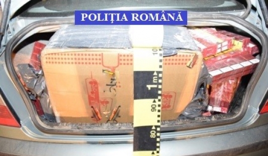 Patru maramureșeni reţinuţi, 10 500 pachete cu ţigări de contrabandă confiscate şi un autoturism indisponibilizat