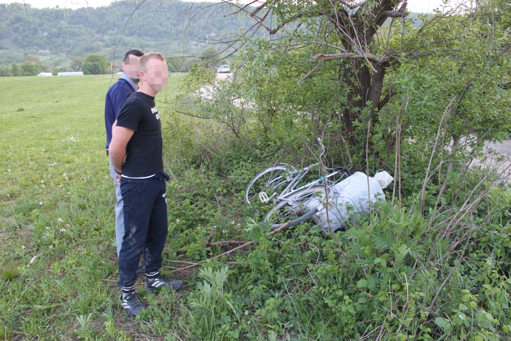 Ţigări de contrabandă transportate pe biciclete de doi maramureșeni