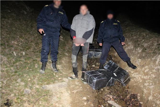 5 focuri de armă executate de polițiștii de frontieră maramureșeni, pentru prinderea unor contrabandiști