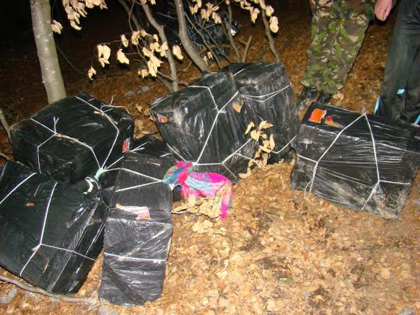 Țigări de contrabandă confiscate de polițiștii de frontieră din Valea Vișeului