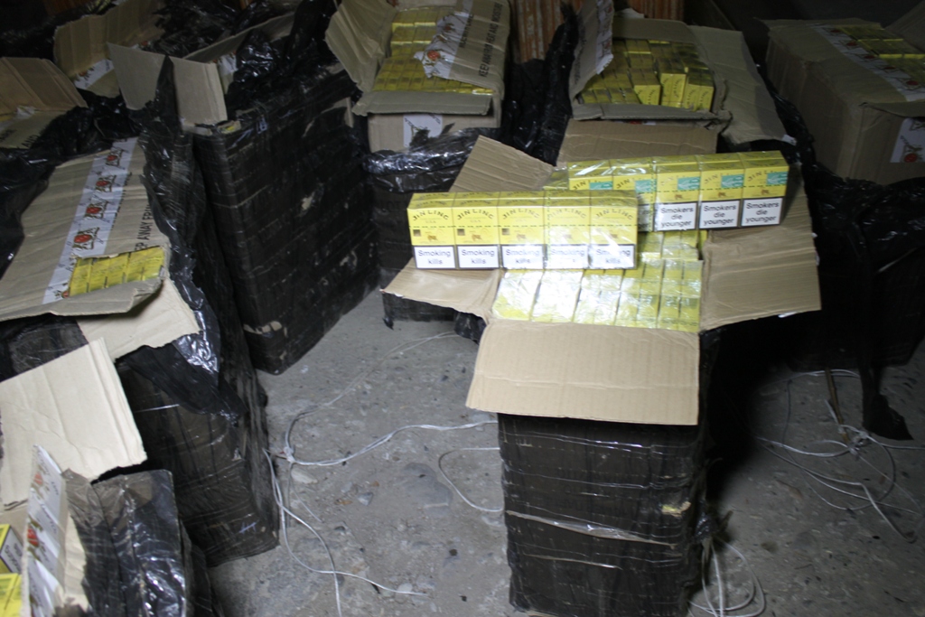 Aproape 4000 de țigări de contrabandă, confiscate în Valea Vișeului
