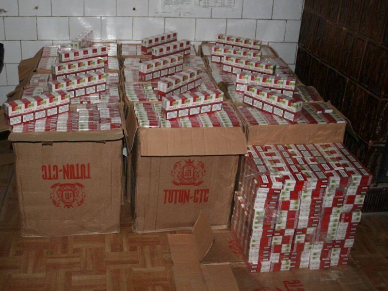 LECHINȚA: A încercat să vândă 2 kilograme de tutun, dar a ajuns pe mâna polițiștilor