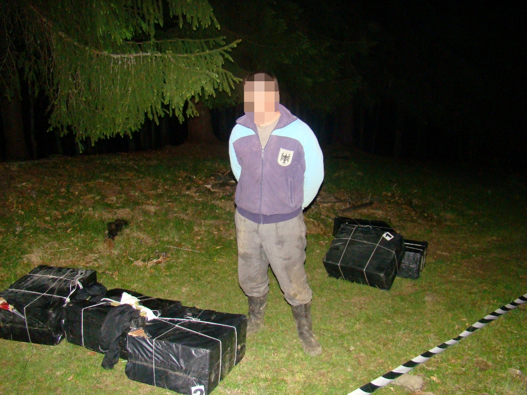 Contrabandişti opriţi cu focuri de armă la frontiera cu Ucraina