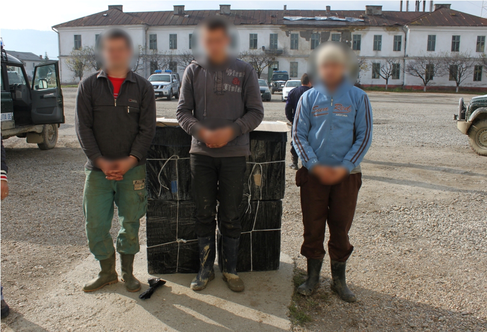 Trei contrabandiști prinși de polițiștii de frontieră în Munții Maramureșului