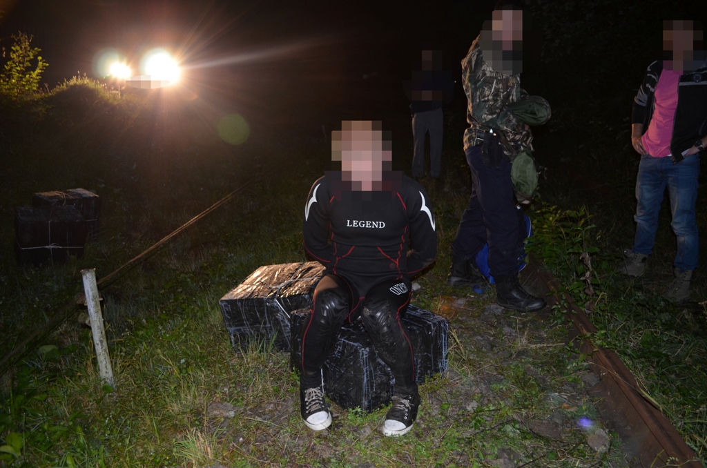 Focuri de armă pentru reținerea unor contrabandiști la frontiera cu Ucraina