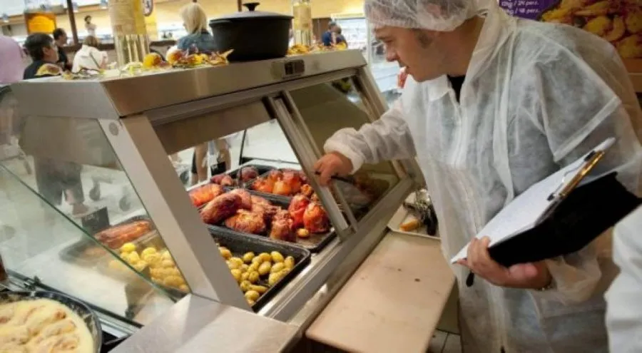 Calitatea alimentelor verificata de inspectorii sanitari