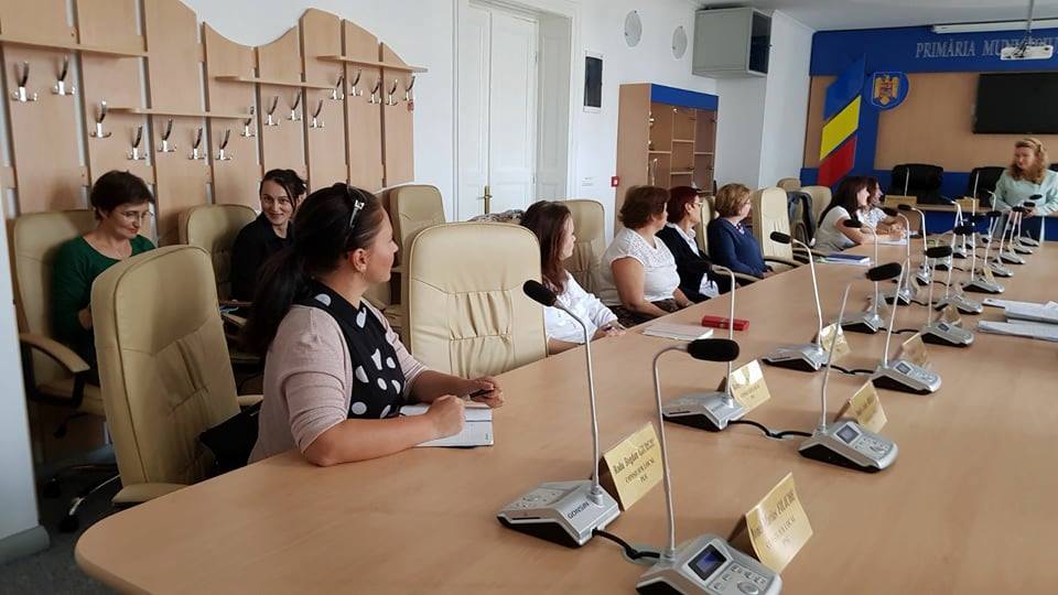 Copiii din Hunedoara ai căror părinți sunt plecați în străinătate, monitorizați de autorități