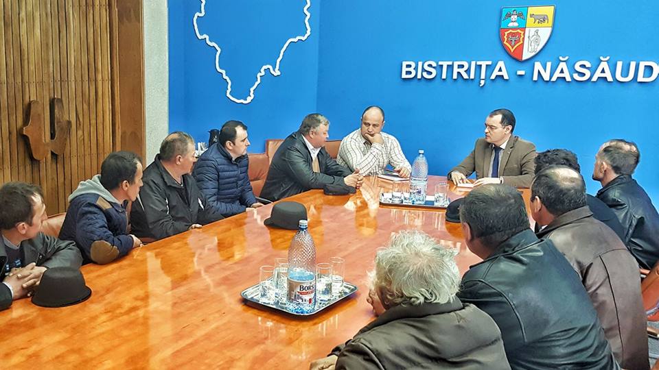 Prefectul Ovidiu Frenţ a ascultat nemulțumurile crescătorilor de ovine din Sângeorz-Băi