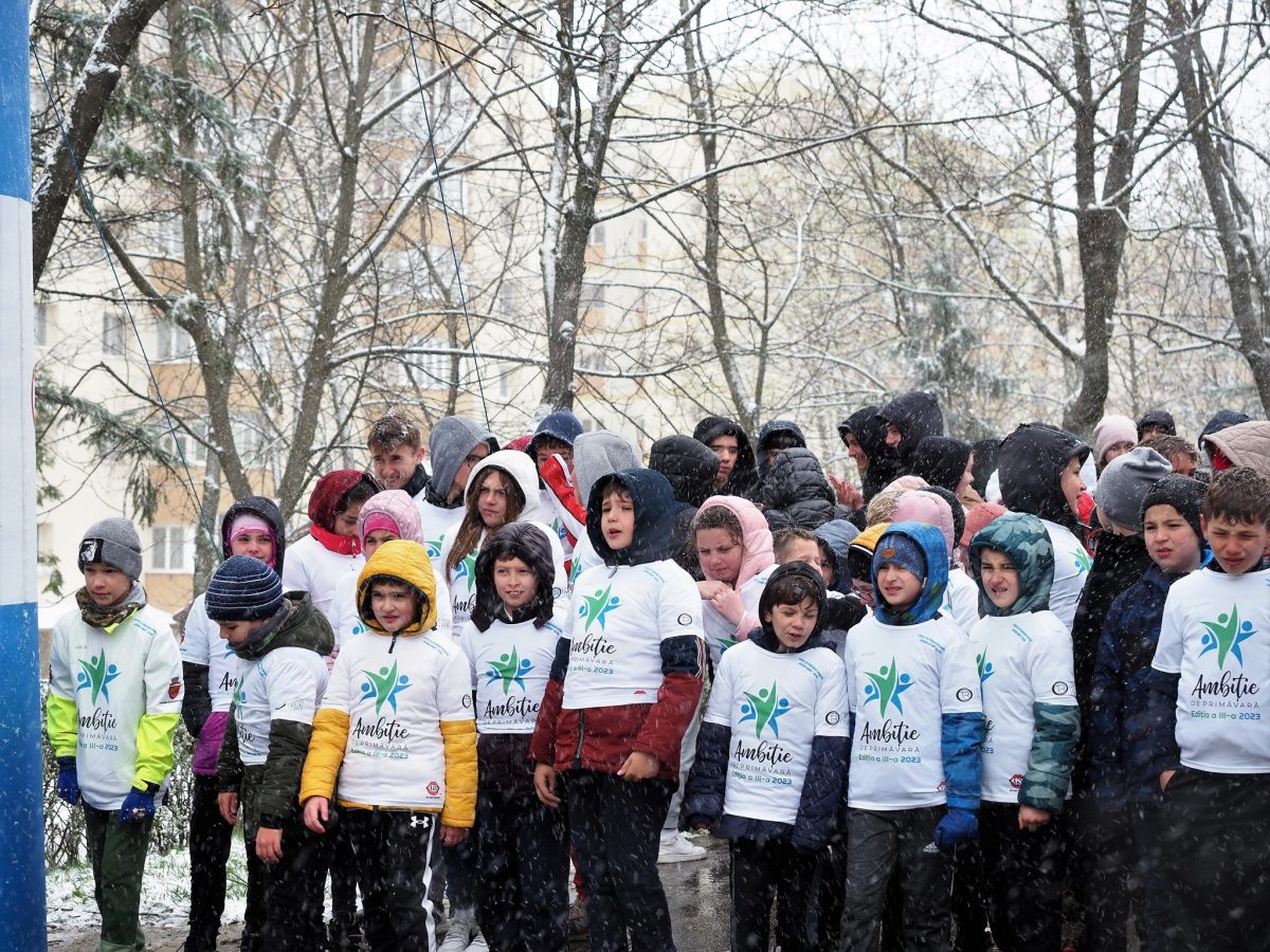 Sute de copii au alergat alături de multipla campioană Paula Todoran