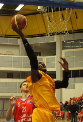 Au urcat pe primul loc: CSM Oradea – CSU Sibiu 75 – 84 (17 – 14, 17 – 27, 16 – 22, 25 – 21)