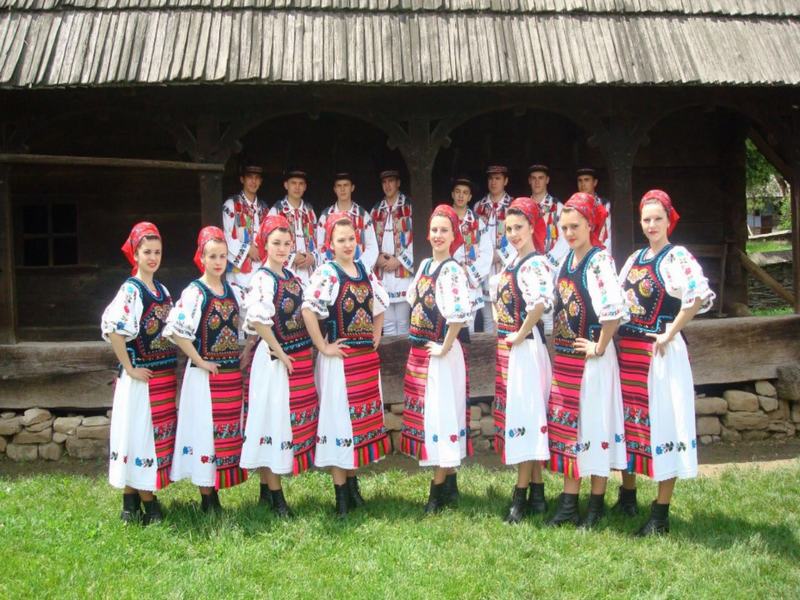Ansamblul ,,Cununa de pe Someș” împlinește 45 de ani de activitate artistică