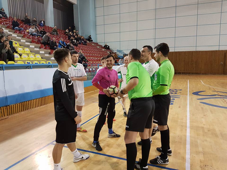 Baia Mare: Cupa Minerul 2016 la fotbal în sală se încheie azi, odată cu disputarea semifinalelor și finalelor