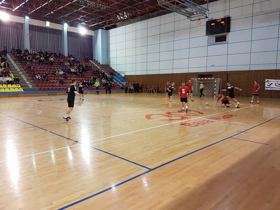 Fotbal în sală (Baia Mare): Favoritele s-au calificat în grupele semifinale ale Cupei Minerul