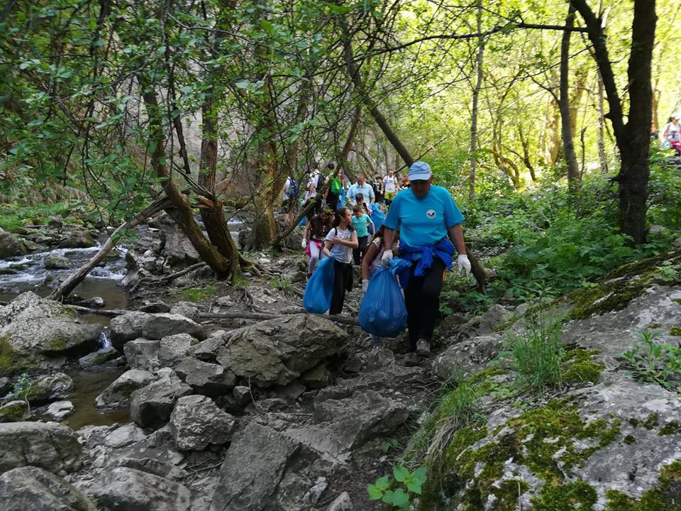 Peste 50 de saci cu deșeuri colectați, în doar câteva ore, în Rezervația Naturală CheileTurzii