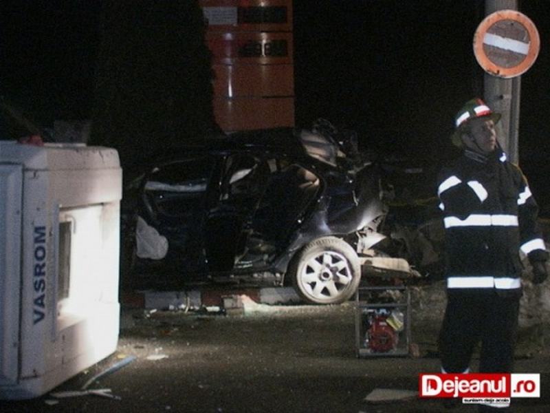 Patru tineri din Ciceu-Giurgești și-au ,,parcat” mașina în ghereta paznicului unei benzinării din Dej