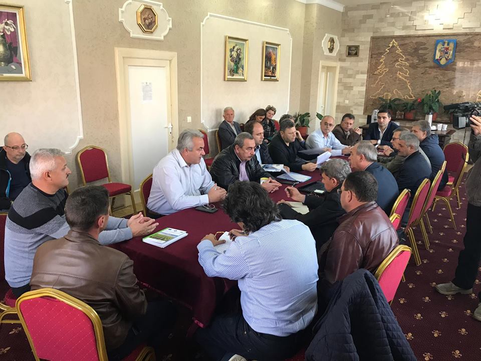 Întâlnire la Brad pe tema ridicării deșeurilor