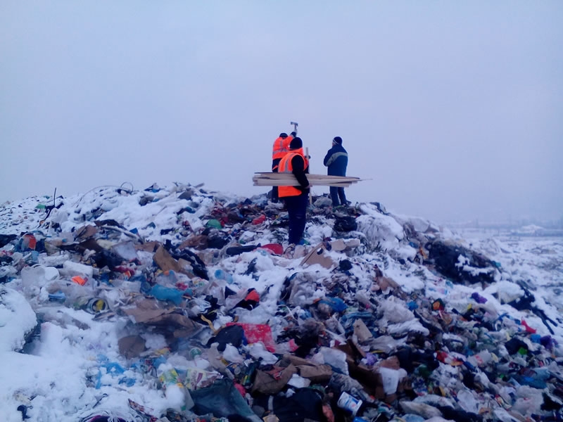 Au început lucrările de închidere la depozitul de deşeuri neconforme de la Satu Nou de Jos