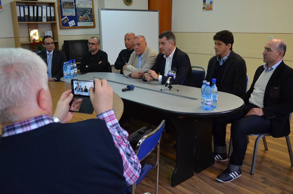 Deva: Belodedici și Vlădoiu, prezenți la selecția finală pentru Centrul de Excelenţă în fotbal