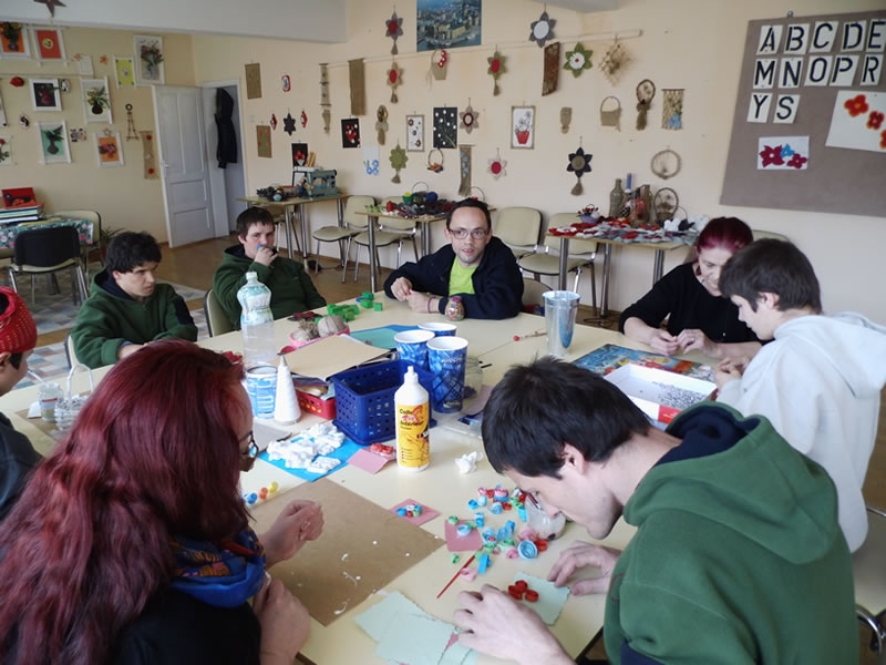 Sighetu Marmației: Obiecte decorative realizate de persoane cu nevoi speciale