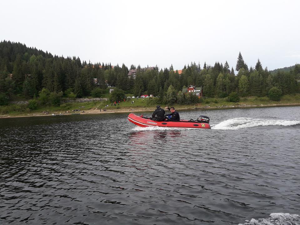 Au fost reluate căutările pe lacul Beliș. Trupul directorului APIA Cluj nu a fost găsit încă