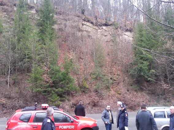 Posibilitatea desprinderii unor blocuri de piatră şi a unor bolovani pe DN 18, în atenția autorităților
