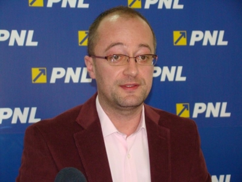 Dorin Dobra: Alo, domnule primar? Începem lucrul nemţesc? Ne uităm puţin la staţia de epurare?