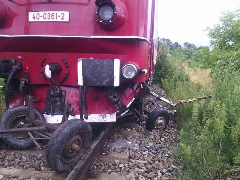 DOMNEȘTI: O căruță a fost spulberată de tren. Un bărbat de 70 de ani și-a pierdut viața