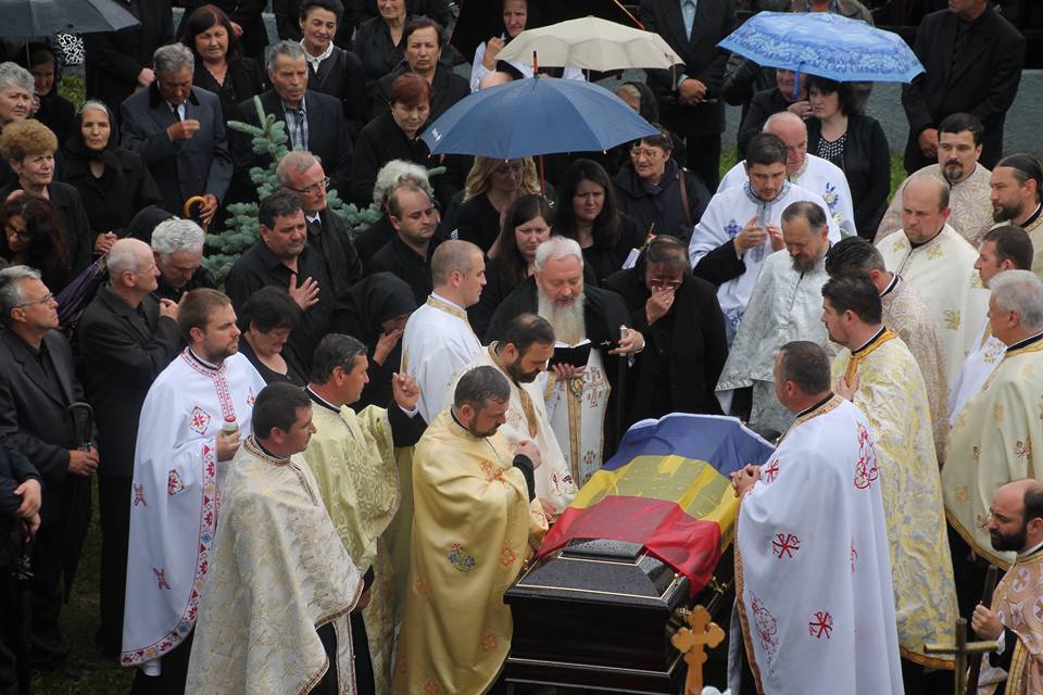 Huedin: Părintele protopop Dorel Puşcaş, condus pe drumul spre veșnicie