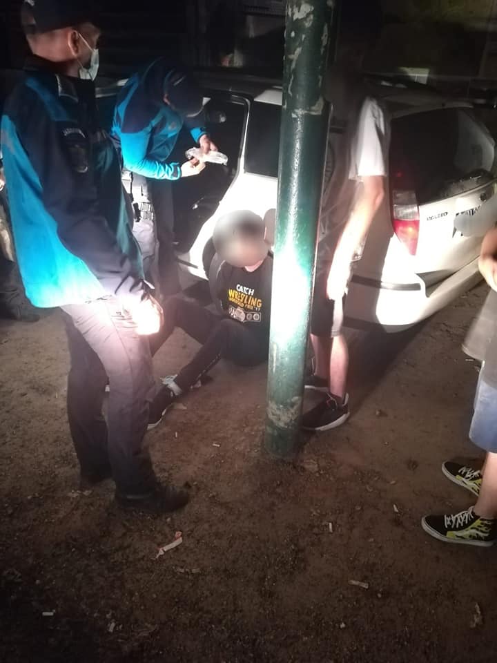 Tineri având asupra lor substanțe interzise, prinși de jandarmii montani din Colibița