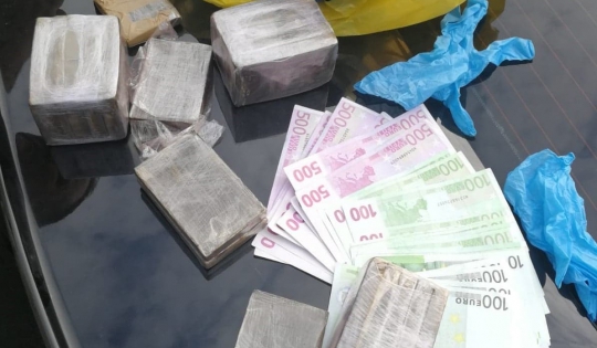 Traficanți de droguri, prinși în flagrant de polițiștii orădeni