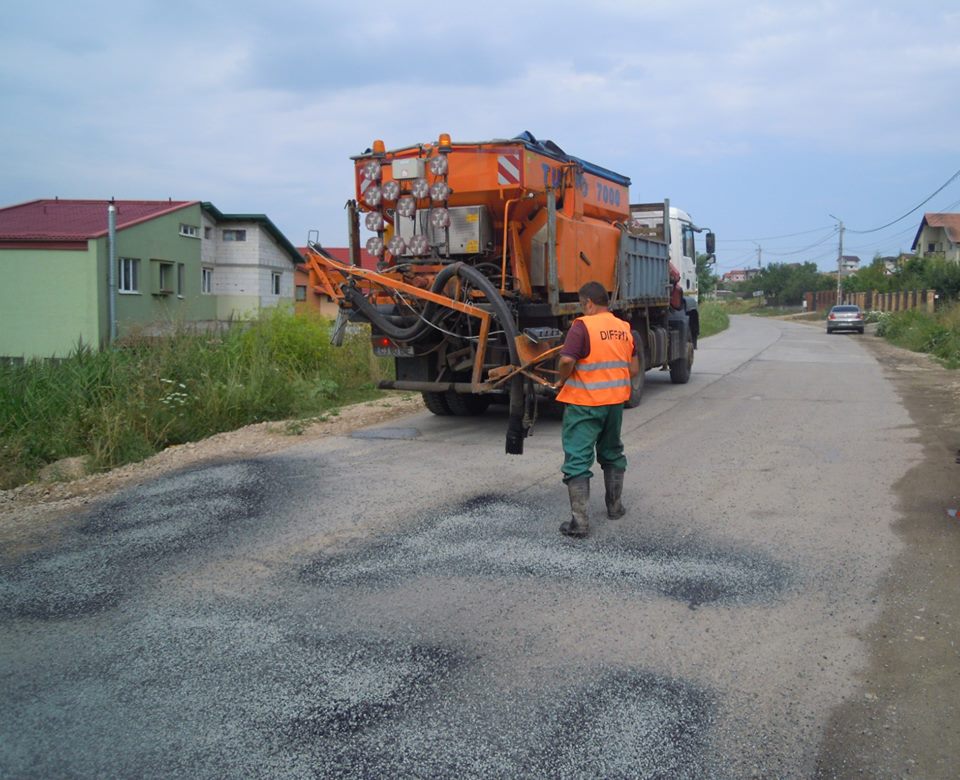 Lucrări de întreținere pe drumul judeţean DJ 109A Chinteni
