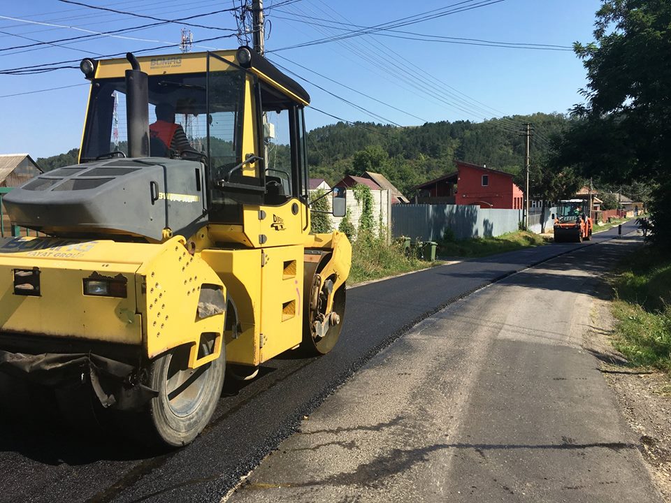 A început asfaltarea drumului judeţean Căpuşu Mare – Rîşca