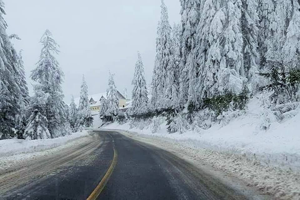 Traficul rutier din județul Maramureș se desfășoară în condiții de iarnă