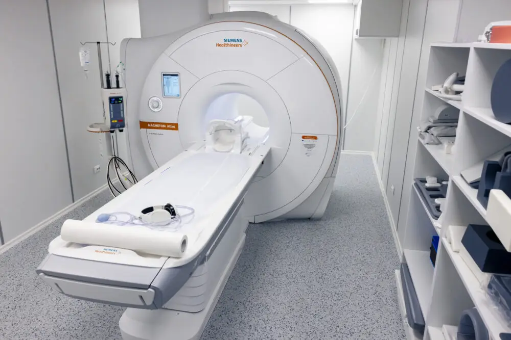 Spitalul Județean de Urgență Alba Iulia a achiziționat două echipamente medicale moderne – un RMN și un ecograf