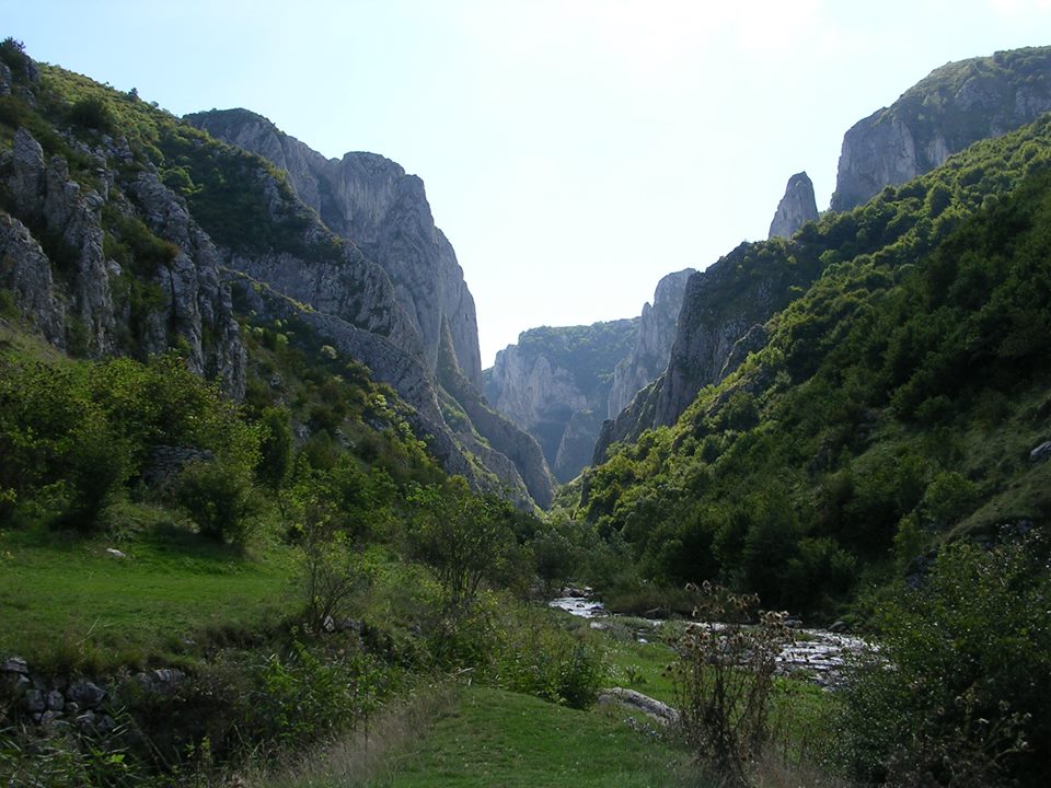 Iubitorii de natură, invitați să participe la ecologizarea Cheilor Turzii