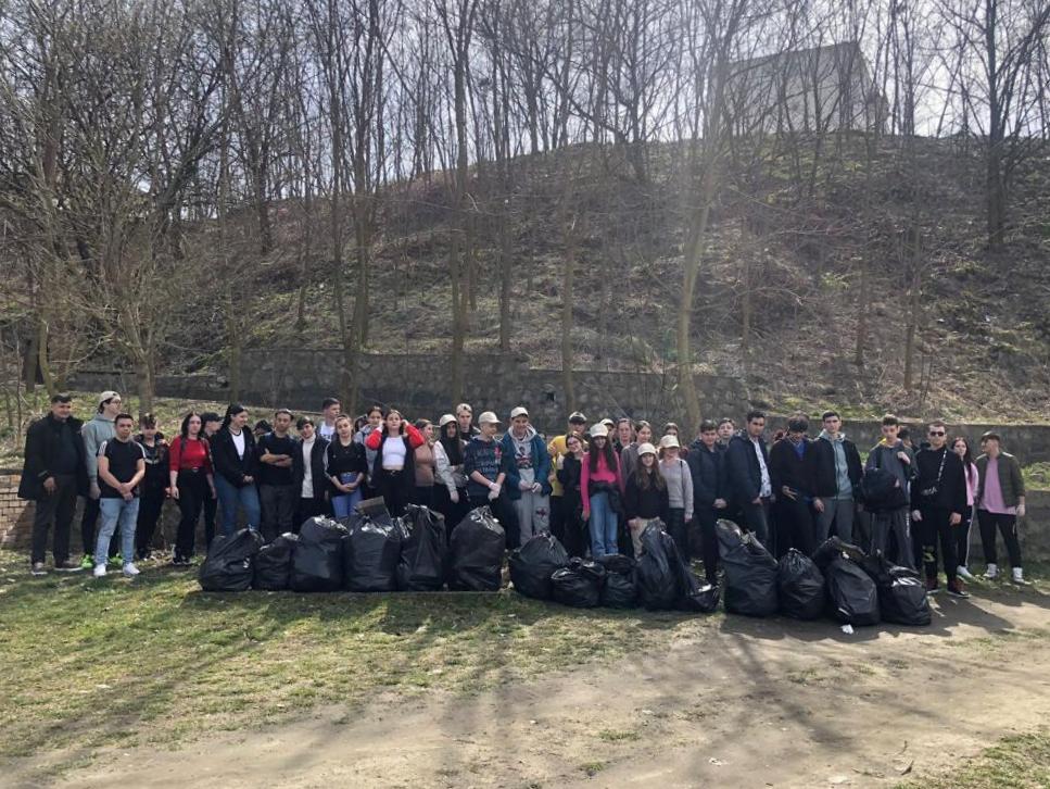 Acțiune de ecologizare desfășurată în Copșa Mică