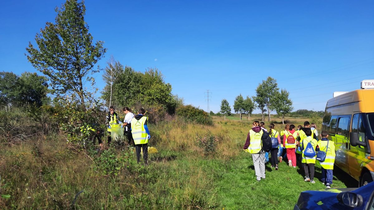 Ziua Națională a Muntelui a fost sărbătorită printr-o acțiune de ecologizare în comuna Sălașu de Sus