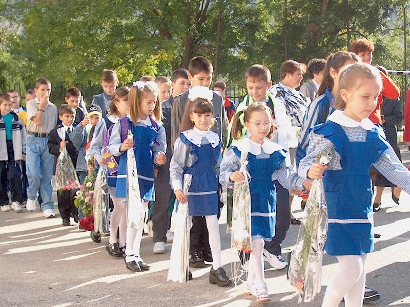 În aşteptarea manualelor digitale, elevii vor folosi manuale neconforme cu programa