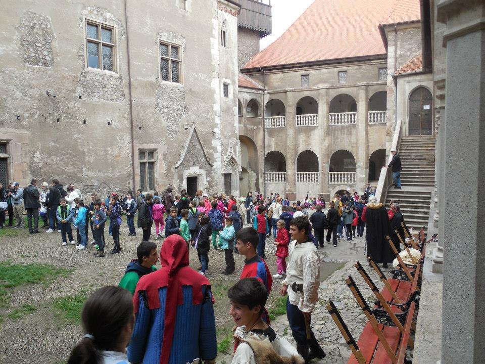 Elevi maghiari, oaspeţi la Castelul Corvinilor din Hunedoara