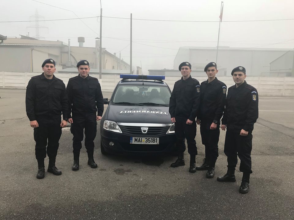 Cinci elevi aflați în practică la IJJ Hunedoara au salvat un bărbat cuprins de flăcări