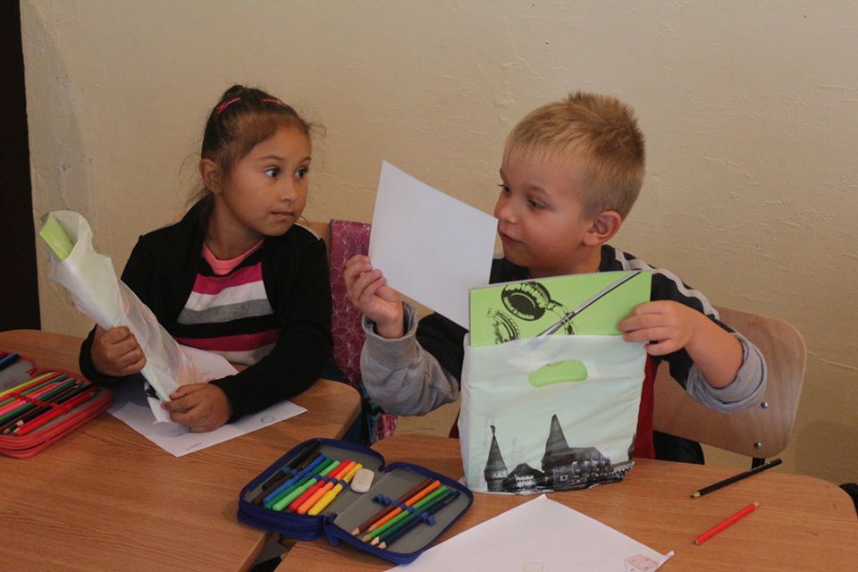 Hudedoara: Rechizite gratuite pentru copiii din clasele pregătitoare
