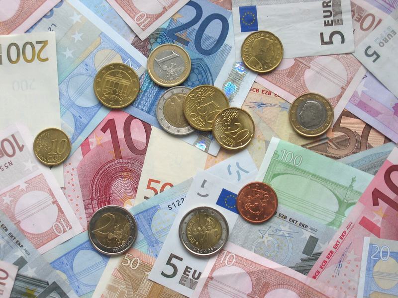 Mediafax: Băncile şi companiile din Rusia retrag miliarde de dolari din băncile occidentale