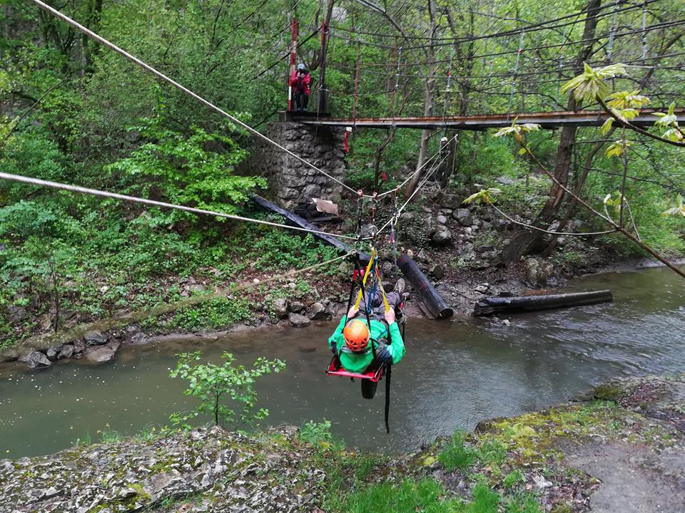 Exercițiu de salvare din plan vertical în Cheile Turzii