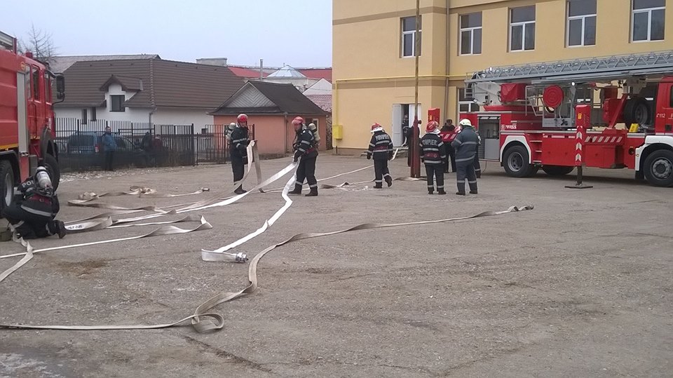 Exercițiu de simulare a unui incendiu, desfășurat la Liceul Tehnologic „Octavian Goga” Jibou
