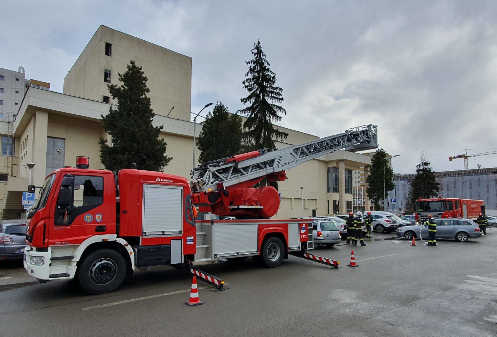 Exercițiu de stingere a unui incendiu izbucnit la Casa de Cultură a Sindicatelor Zalău