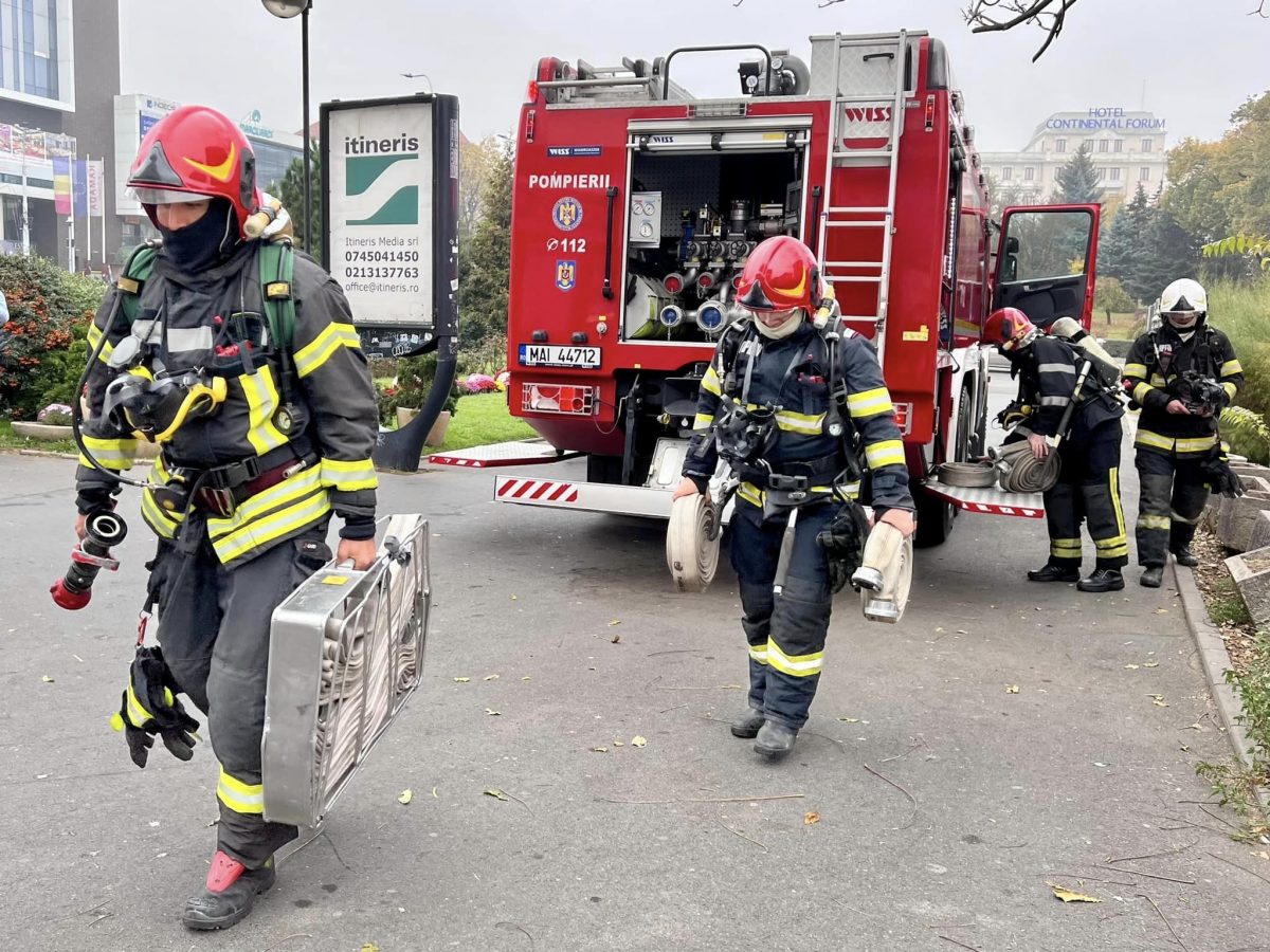 Exercițiu efectuat de ISU Sibiu într-un centru comercial
