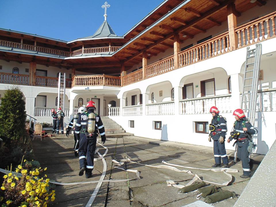 Exercițiu de simulare a unui incendiu la mănăstirea Bic