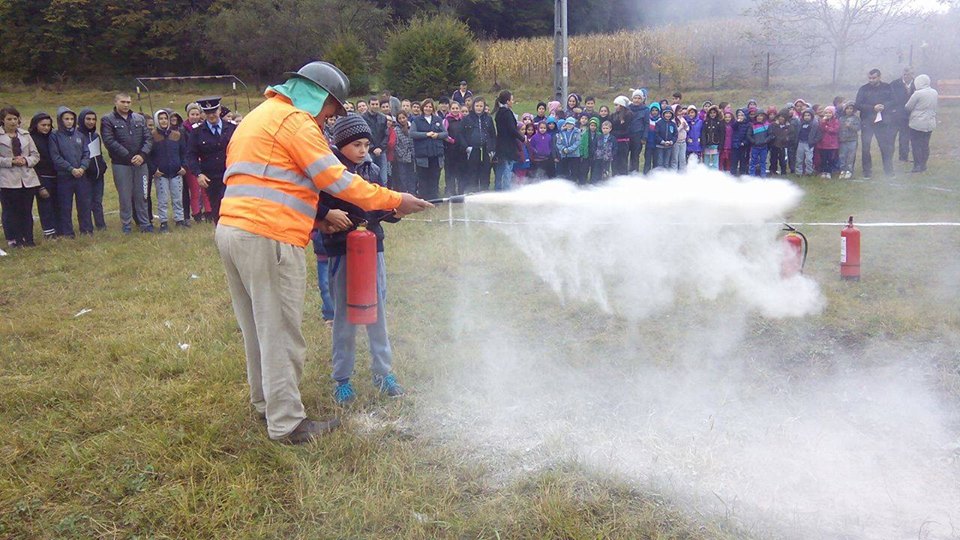 Exercițiu de simulare a unui incendiu efectuat de ISU Sălaj la Şcoala Gimnazială Mirşid