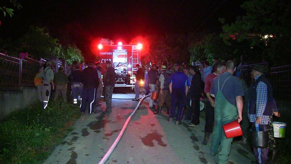 Explozie urmată de un incendiu în localitatea Cireșoaia. Un bărbat a murit din cauza arsurilor suferite